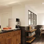 Paral-lel Hotel