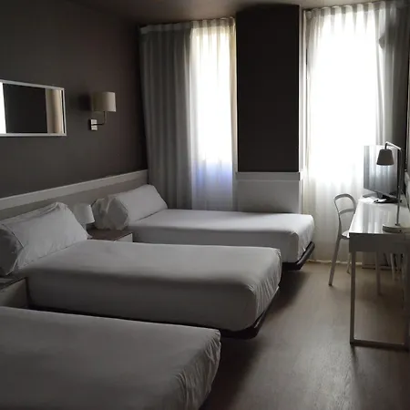 Hotel Paral-lel 2*