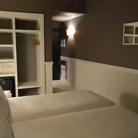 Paral-lel Hotel