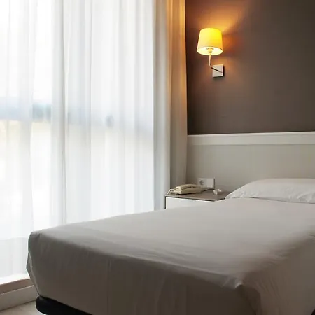 Hotel Paral-lel 2*
