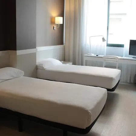 Hotel Paral-lel 2*