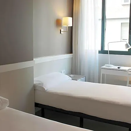 Paral-lel Hotel 2*