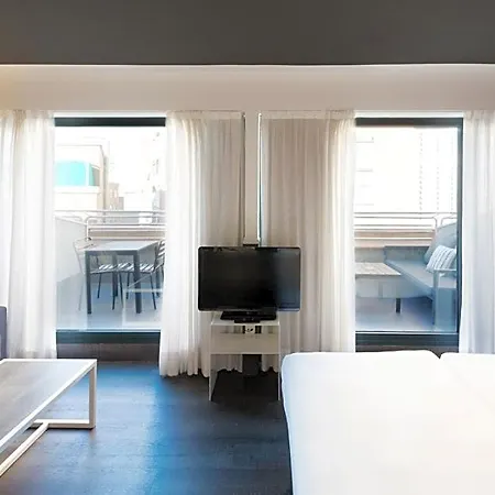 Paral-lel Hotel