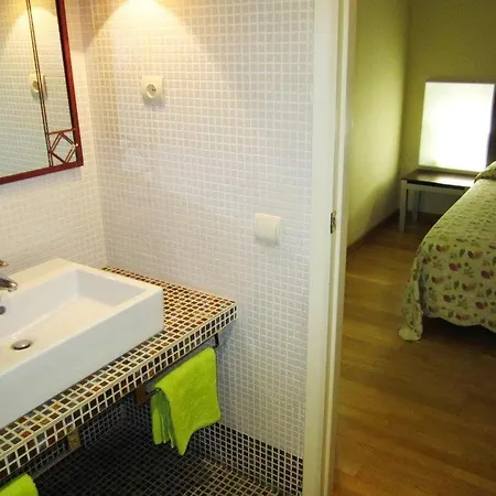 Hotel Paral-lel 2*