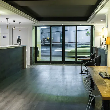 Paral-lel Hotel
