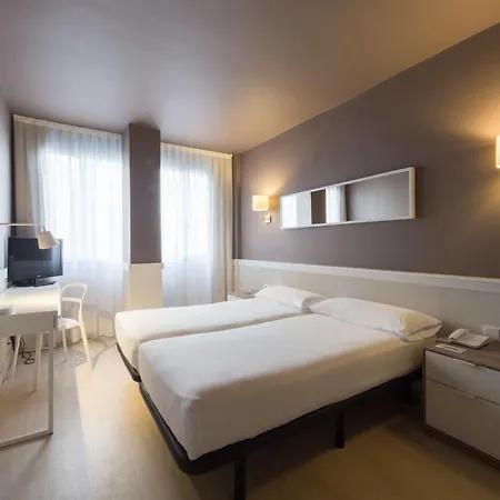 Hotel Paral-lel 2*