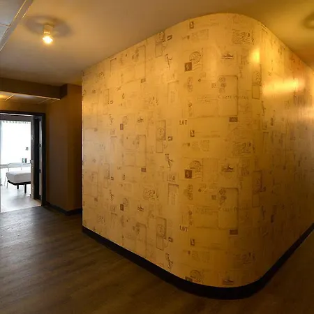 Paral-lel Hotel