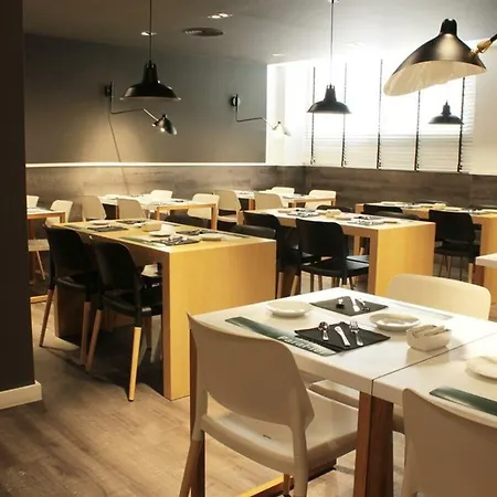 Paral-lel Hotel