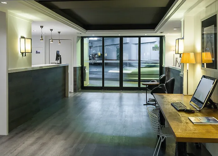 Paral-lel Hotel