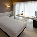 Paral-lel Hotel