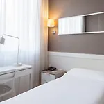 Paral-lel Hotel 2*