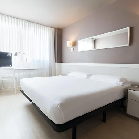 Hotel Paral-lel 2*
