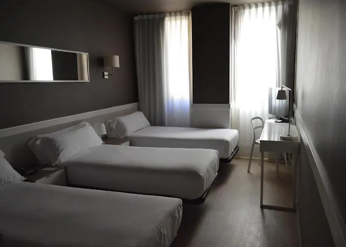 Hotel Paral-lel 2*
