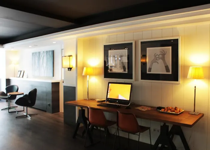 Hotel Paral-lel 2*